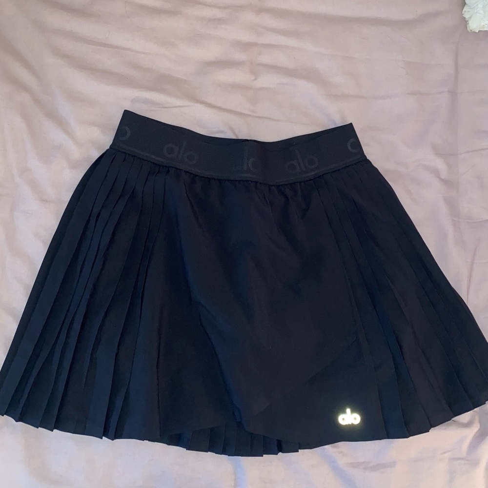 NWOT Alo Yoga Aces Tennis Skirt, size small (4/6), in black